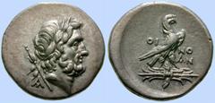 GRIECHEN LYKIEN No.: 131 Rufpreis-Opening bid: CHF 3000.- d=21 mm OINOANDA AR-Stater 8,23g 2. Jh.v.Chr. Av: Lorbeerbekränzter Kopf des Zeus nach rechts, dahinter Zepter und A. Rv: OI-NO/AN, Adler auf 