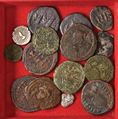 Lots LOTTI - Bizantine Lotto di 15 follis. Assieme a mezza dracma per Agrigento e una dracma orientale B÷BB