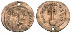 Eraclio (610-641) - Semisse databile al periodo 613-641 Zecca: Costantinopoli - Fronte: busto diademato, drappeggiato e corazzato dell'Imperatore a destra - Retro: croce potenziata su globo - gr. 2,04