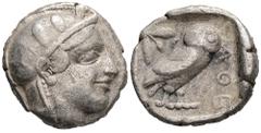 Antike Attika Athen Griechen. Tetradrachme, 450-400 BC. "Head of Athena to right, wearing crested attic helmet ornamented with three olive leaves above visor and spiral palmette on bowl, round earring