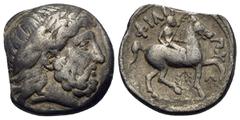 GRIECHISCHE MÜNZEN MACEDONIA Könige von Makedonien Philippos II. (359-336) Tetradrachme posthum, circa 323-315 Amphipolis Av.: Belorbeerter Kopf des Zeus nach rechts. Rv.: FILIP-POY, Reiter mit Palmzw