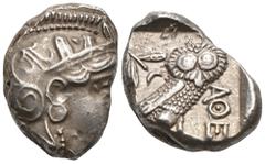 GRIECHISCHE MÜNZEN Tetradrachme ca. 393-355 v. Chr. ATTIKA, Athen. Av.: Kopf der Athena nach rechts, auf ihrem Helm drei Olivenblätter und ein Pflanzentrieb. Rv.: AΘE, Eule nach rechts, im linken Wink
