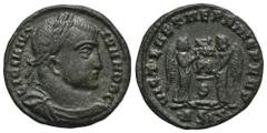 RÖMER, KAISERZEIT. Licinius II. 317-324, Follis 319, Siscia. Av.: LICINIVS IVN NOB C, drapierte und belorbeerte Panzerbüste nach rechts. Rv.: VICTORIAE LAETAE PRINC PERP // •ASIS•, zwei Victorien halt