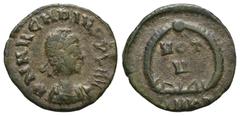 RÖMER, KAISERZEIT. Arcadius 383-408, Follis 383, Cyzikus. Av.: D N ARCADIVS P F AVG, drapierte Panzerbüste mit Perlendiadem nach rechts. Rv.: VOT // V // SMKΔ, im Lorbeerkranz. 1,16 g. RIC IX: 20d. Se