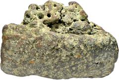 RÖMER, REPUBLIK. Anonym, Aes Rude 8.-3. Jh. v. Chr., Münzstätte in Mittelitalien. Randfragment eines Gußkuchens. 1178,34 g. Thurlow-Vecchi: vgl. Taf. 2. Grüne Patina! Sehr schön