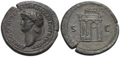 RÖMER, KAISERZEIT. Nero 54-68, Sesterz 65, Lugdunum. Av.: NERO CLAVD CAESAR AVG GER P M TR P IMP P P, belorbeerter Kopf nach links. Rv.: S-C, Arcus Neronis, auf der Attika Statue des Nero in der Quadr