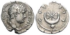 RÖMER, KAISERZEIT. Hadrianus 117-138, Denar 125-135, Rom. Av.: HADRIANVS AVGVSTVS, belorbeerter Kopf mit drapierter linker Schulter nach rechts. Rv.: COS III, Stern in Mondsichel, darunter Globus. 3,2