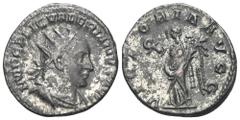 RÖMER, KAISERZEIT. Valerianus I. 253-260, Antoninian 253-254, Rom. Av.: IMP C P LIC VALERIANVS AVG, gepanzerte und drapierte Büste mit Strahlenkrone nach rechts. Rv.: VICTORIA AVGG, Victoria steht mit
