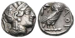 GRIECHEN, ATTICA. Athen, Tetradrachme 454-404 v. Chr. Av.: Kopf der Athena mit attischem Helm und Lorbeerkranz nach rechts. Rv.: AΘE, Eule nach rechts stehend, dahinter Olivenzweig mit Frucht und Halb
