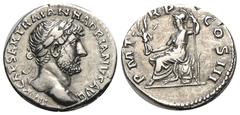 RÖMER, KAISERZEIT. Hadrianus 117-138, Denar 119-122, Rom. Av.: IMP CAESAR TRAIAN HADRIANVS AVG, belorbeerte Büste mit drapierter linker Schulter nach rechts. Rv.: P M TR P COS III, Roma sitzt auf Panz