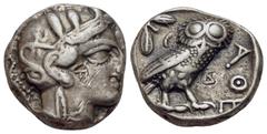 GRIECHISCHE MÜNZEN AEGYPTUS Königreich (Imitation von Athen) Tetradrachme ca. Ende 5. Jhdt.- Mitte 4. Jhdt. v. Chr. Av.: Archaischer Kopf der Athena nach rechts, auf ihrem Helm drei Olivenblätter und 