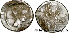 JULIUS CAESAR Denier, imitation 42 AC. Atelier irrégulier UNIQUE silver (19mm, 2,98g, 3h) Obverse : Anépigraphe Tête laurée de Jules César à droite (O*) Reverse : LENTVLVS/ SPINT à l’exergue en deux l
