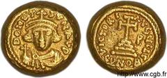 CONSTANS II(09/641-15/07/668) Solidus globulaire N° v11_0552    Date : 644-645 Nom de l'atelier : Carthage Métal : or Diamètre : 10,5mm Axe des coins : 6h. Poids : 4,34g. Degré de rareté : R1 Etat de 