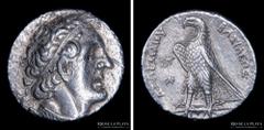 Reino Ptolemaico de Egipto. Ptolomeo II (285-246AC) AR Tetradracma. 25.0mm; 13.15g. Ceca de Alejandría. A: Cabeza diademada de Ptolomeo a derecha, usando aegis. R: ΠTOΛEMAIOY BAΣIΛEΩΣ, águila parada a