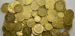 WORLD GOLD COINS-MIXED LOTS Collection of World Gold Coins. Lot of 132 gold coins : Some coins are holed or mounted. BYZANTINE EMPIRE Histamenon. ISLAMIC Dinar. ARGENTINA 5 Pesos - Un Argentino 1883. 