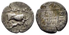 GREEK COINS ILLYRIA. Dyrrhachium. (Circa 200-37 BC).Drachm. Obv : AAΛKAIOΣ. Cow standing right, head left, suckling calf, grain-ear below. Rev : YΡ NIKOMACOY. Around double stellate pattern. Ceka 40: 