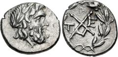 Greek ACHAIA, Achaian League. Tegea. Early 1st century BC. AR Triobol – Hemidrachm (14mm, 2.39 g, 4h). Laureate head of Zeus right / Achaian League monogram; T-E across field; all within wreath. Benne