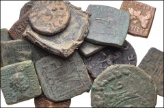 ORIENTAL GREEK–CENTRAL ASIAN. Lot of eighteen (18) bronze coins. Various Indo-Greek (Baktrian) and Indo-Skythian issues. Diamters from 17 to 30mm. Average Fine, some smoothing/cleaning scratches, one 