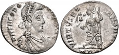 Theodosius I. AD 379-395. AR Siliqua (17mm, 1.81 g, 12h). Treveri (Trier) mint. Struck AD 388-395. Pearl-diademed, draped, and cuirassed bust right / Roma seated left on cuirass, holding crowning Vict