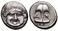 THRACE, Apollonia Pontika. Late 5th-4th centuries BC. AR Drachm (12mm, 2.88 g, 8h). Facing gorgoneion / Upright anchor; A to left, crayfish to right. Topalov, Apollonia 45; SNG BM Black Sea 160–1. Goo