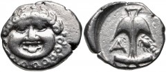 THRACE, Apollonia Pontika. Late 5th-4th centuries BC. AR Drachm (14mm, 2.82 g, 12h). Facing gorgoneion / Upright anchor; A to left, crayfish to right. Topalov, Apollonia 44 corr. (sides revesred); SNG
