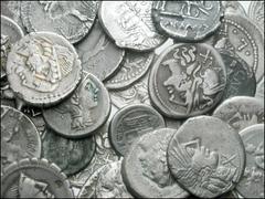 ROMAN. Republic. Lot of fifty-eight AR Quinarii, Denarii, and a few later, plus a few fourées and fakes. AR Quianrii: Anonymous. From 211 BC. Head of Roma / Dipscuri riding right. RSC 3 // Later Anony