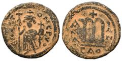 Islamic Time of the Rashidun. Pseudo-Byzantine types, before AH 24 / 645 AD. Fals (bronze, 4.92 g, 23 mm), imitating follis of Constans II. ЄN T૪TO NCPVO Imperial figure standing facing, wearing crown