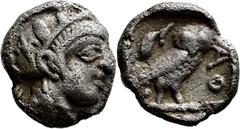 GRIECHISCHE MÜNZEN Attika Athen Obol 454/404 v. Chr. Kopf der Athena / Eule (Steinkauz), links Olivenzweig und Mondsichel. 3h. Svoronos, Tf. 11, 45; HGC 1666. 0.64 g.; 8,8 mm. Feine Tönung Sehr schön 