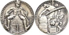 DEUTSCHE MÜNZEN UND MEDAILLEN München, Stadt Silbergussmedaille 1920, auf die Besetzung des Maingaues durch die Franzosen. Modell von K. Goetz Der französische Marschall Ferdinand Foch, sitzt mit gebo