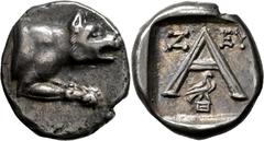 GRIECHISCHE MÜNZEN Argolis Argos Triobol 90/40 v. Chr., Magistrat Zeu(...). Wolfsprotome / A in Quadratum incusum, darunter Adler auf Heta. 7h. BMC 64; HGC 690; Slg. BCD (= Auktion Leu 96, 2006) 1144.