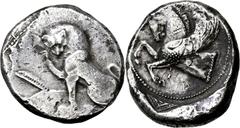 Sammlung de face Lykien Unbestimmter Dynast Stater um 480 v. Chr., unbestimmte Münzstätte. Löwe mit überlangem Hals und Blick zum Betrachter linkshin sitzend, den Betrachter grüßend / Pegasosprotome n