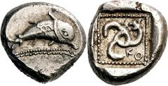 Lykien Dynast Kuprilli Stater 470/440 v. Chr., Aperlai (?). 9.76 g. Delphin mit Triskeles auf dem Rücken nach r. über Wellenlinie / Triskeles mit Greifenkopf in Quadratum incusum, im Feld Legende Vh. 