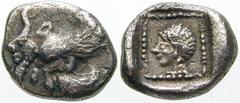 GRIECHISCHE MÜNZEN (GREEK COINS) -Lykien -Lykien 455. Dynast Uwug. Obol um 450 v. Chr., unbestimmte Münzstätte in Zentral- oder Ostlykien. Geflügelte Stierprotome mit Menschenkopf / Aphroditeköpfchen 