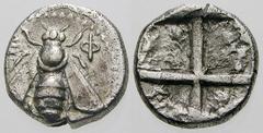 GRIECHISCHE MÜNZEN (GREEK COINS) -Ionien -Ephesos 240. Hemidrachme 500/480 v. Chr. Biene / Quadratum incusum mit 4 Feldern. SNG München 22. 1.63 g. Selten Vorzüglich/Sehr schön Schätzung (estimation):