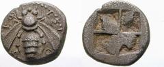 GRIECHISCHE MÜNZEN (GREEK COINS) -Ionien -Ephesos 493. Drachme 480/450 v. Chr. Biene / Rohes Quadratum incusum mit 4 Feldern. SNG v. Aulock 7819. 3.22 g. Selten Sehr schön Ex Auktion Hirsch 187, 1995,