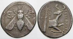 GRIECHISCHE MÜNZEN (GREEK COINS) -Ionien -Ephesos 495. Tetradrachme 387/295 v. Chr., Magistrat Epigonos. Biene mit geraden Flügeln / Hirschprotome vor Palme. Head, Ephesus, S. 34. 14.92 g. Sehr schön 