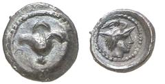 GRIECHISCHE MÜNZEN (GREEK COINS) ->Lykien ->Unbestimmte Münzstätte (Patara?) 248. Hemiobol um 390 v. Chr. Rose / Kopf des Hermes mit geflügeltem Petasos in rundem Incusum. 0.23 g. Dunkle Tönung, Unpub