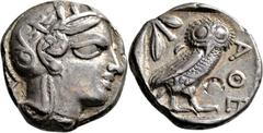 GRIECHISCHE MÜNZEN Attika Athen Tetradrachme 454/404 v. Chr. Kopf der Athena / Eule (Steinkauz) in Dreiviertelansicht, dahinter Olivenzweig und Halbmond. Svoronos, Tf. 12; HGC 1597; Starr, Tf. 22. 17.