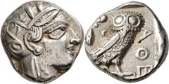 GRIECHISCHE MÜNZEN Attika Athen Tetradrachme 454/404 v. Chr. Kopf der Athena / Eule (Steinkauz) in Dreiviertelansicht, dahinter Olivenzweig und Halbmond. HGC 1597; Svoronos Tf. 17,11. 17.18 g.; Gutes 