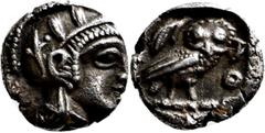 GRIECHISCHE MÜNZEN Attika Athen Obol 465/454 v. Chr. Kopf der Athene mit attischem Helm und Scheibenohrring nach rechts, auf Helmkessel 3 Olivenblätter und floraler Schmuck. Rev. Eule aufrecht nach re