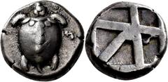 GRIECHISCHE MÜNZEN Insel Ägina Stater 470/440 v. Chr. Seeschildkröte nach oben. Rev. Fünfgeteiltes quadratum incusum. SNG Delepierre Tf. 46,1769; HGC 435; SNG Cop. Attica-Aegina, Tf. 13,507; Milbank T