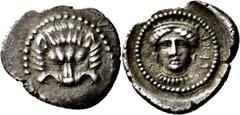 GRIECHISCHE MÜNZEN Lykien Tlos (Zeit des Dynasten Wekhssere II. oder des Mithrapata) Diobol um 390 v. Chr. Löwenskalp von vorn in Perlkreis. Rev. Weiblicher Kopf (Müseler: Tyche? Leto?) nach vorn mit 