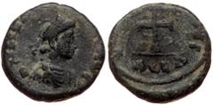 Roman Imperial Theodosius II, 402-450. AE Nummus (Bronze, 10,2 mm, 0,96 g), Alexandria, 425/35. Theodosius II, 402-450. AE Nummus (Bronze, 10,2 mm, 0,96 g), Alexandria, 425/35. Obv: D N THEODOSIVS P F