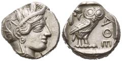GRIECHISCHE MÜNZEN GRIECHENLAND, ATTIKA / Stadt Athen, AR Tetradrachme (430-420 v.Chr.). Behelm. Athenakopf r. Rs.Eule steht r., frontal mit Olivenzweig und Mondsichel im quadratum incusum, AOE. 17,15