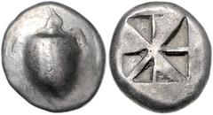 GRIECHISCHE MÜNZEN GRIECHENLAND, AIGINA / Stadt Aigina, AR Stater (550-500 v.Chr.). Seeschildkröte. Rs.Fünfgeteiltes quadratum incusum. 11,84g. ss+ SNG Cop.507ff, Sear 1848f
