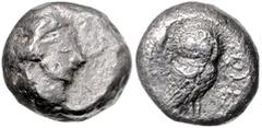 GRIECHISCHE MÜNZEN GRIECHENLAND, ATTIKA, Stadt Athen, AR Tetradrachme (um 500-480 v.Chr.). Kopf der Athena r. Rs. Eule mit Olivenzweig im archaischen Stil. 20,4mm, 16,19g; 5h. korr., s HGC 4,1590; Svo