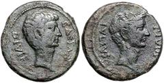 RÖMISCHE MÜNZEN RÖMISCHE REPUBLIK, Caius Octavius (Augustus) und Divus Julius Caesar, 44-31 v.Chr., AE Sesterz (38 v.Chr.), Gallien. Bärtiger Kopf r. des Octavian, davor Stern. Rs.DIVOS / IVLIVS im Lo