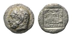 BITHYNIEN/Herakl.Pont., AR Diobol, BMC 13.139.1 AR Diobol (um 400 v.Chr.). Herakleskopf l. Rs.Viergeteiltes Quadrat. 1,47g. Zuweisung auch nach Herakleia Sintike od. Herkaleia Lynkestidos möglich. Sel