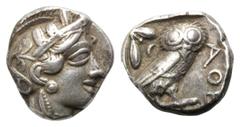 GRIECHENLAND, ATTIKA / Stadt Athen AR Tetradrachme (5. Jh.v.Chr.). Kopf der Athena. Rs.Eule mit Olivenzweig undMondsichel im quadratum incusum. 17,13g. Sear 2521, ss
