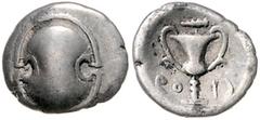 GREEK COINS GRIECHENLAND, BOEOTIEN / Stadt Thebes (Theben), AR Hemidrachme (379-371v.Chr.). Boeotischer Schild. Rs.Kantharos, i.Feld Keule und Mondsichel. 2,29g. Sear 2396, BMC 8.37.50ff, SNG Cop.177,